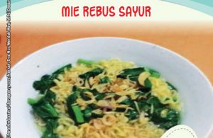 Mie rebus sayur terbuat dari campuran mie instan dan sayuran